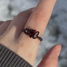 Granát sekaný prsteň